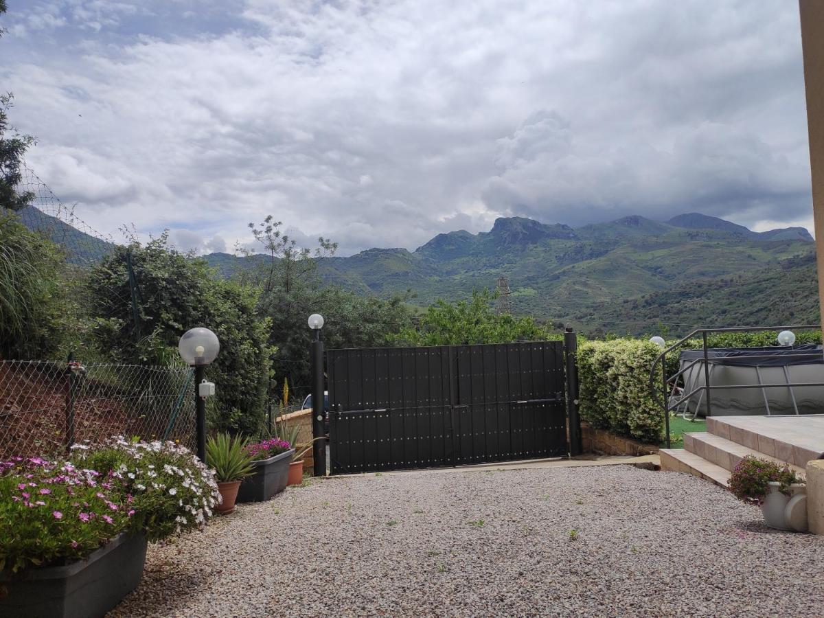 Casa Vacanze Villa Baronessa チェファル エクステリア 写真