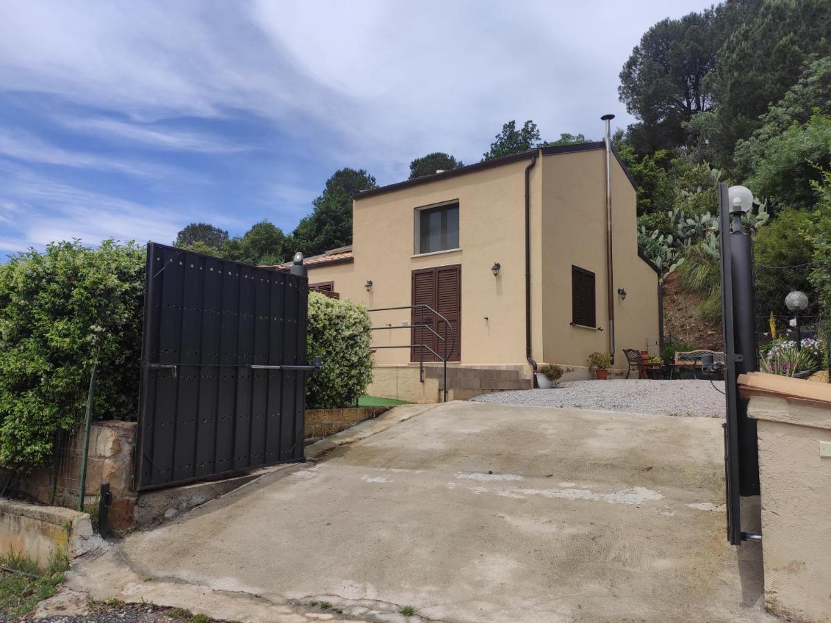 Casa Vacanze Villa Baronessa チェファル エクステリア 写真